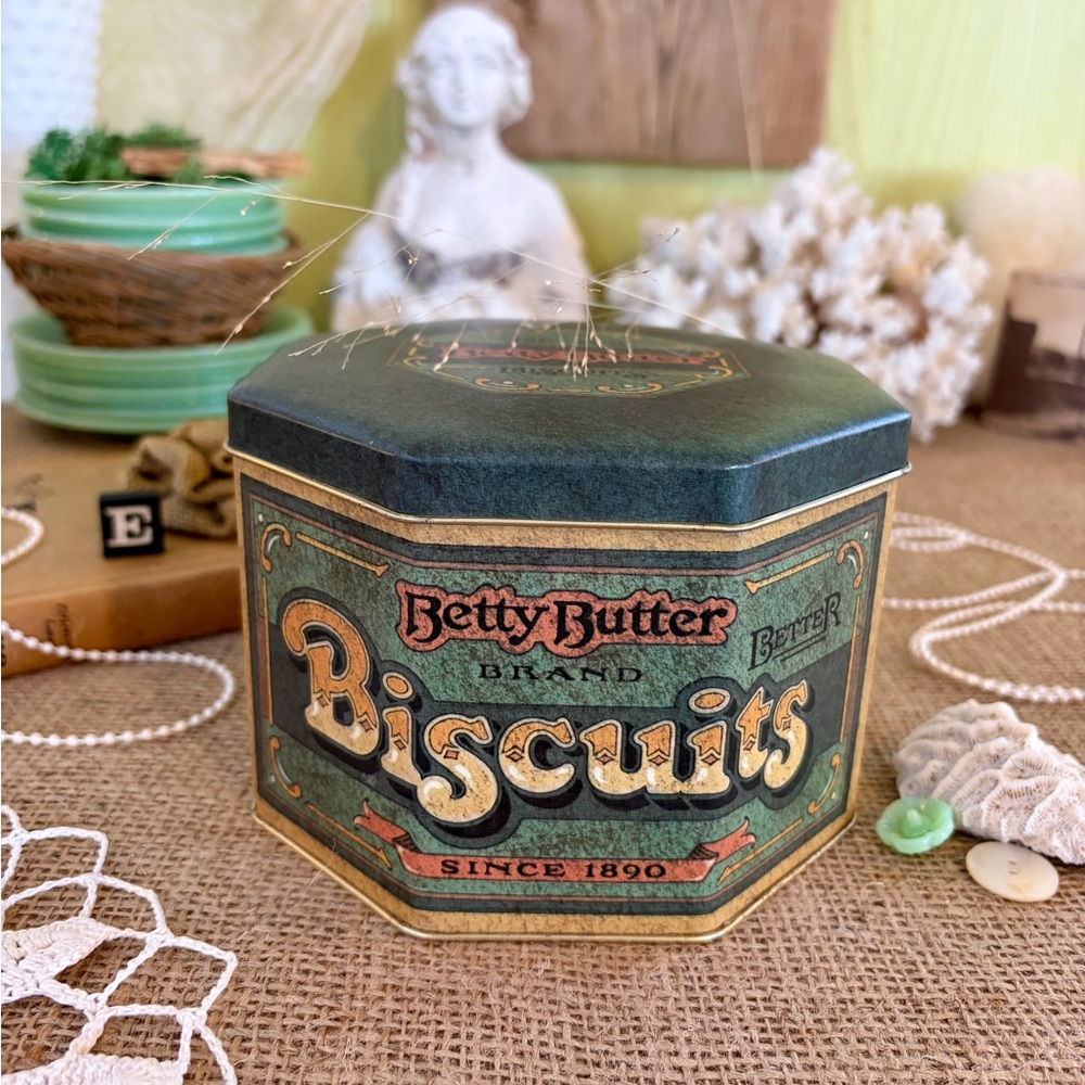Vintage English Biscuits Tin 🔶 Unique Home Decor / Gift / Storage / Graphics